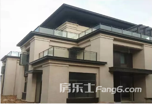 孝感新城玺樾别墅区入户门安装完成 高层正在公区装修