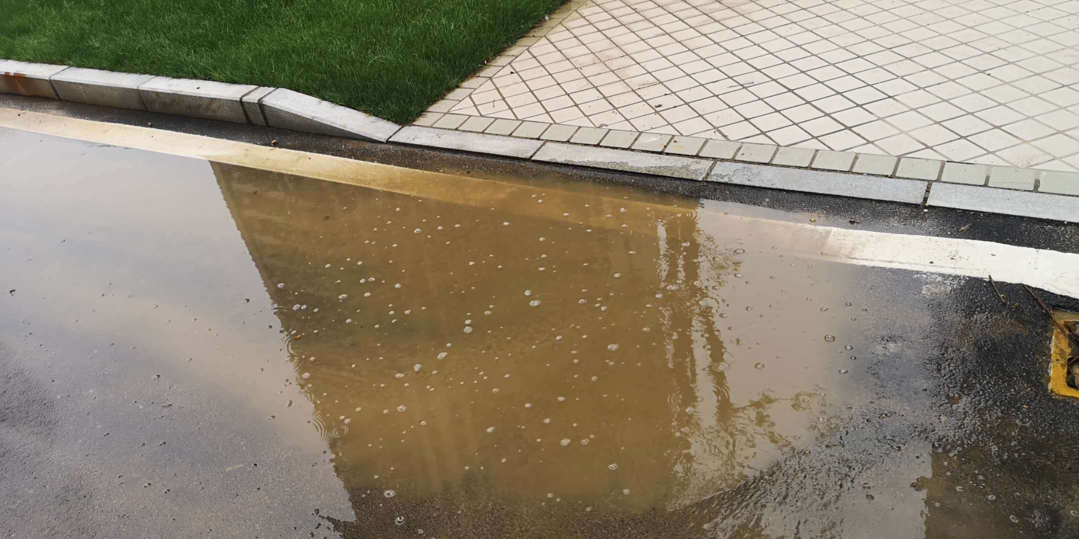 孝感一小区路面积水,电梯井,连廊安全隐患问题严重